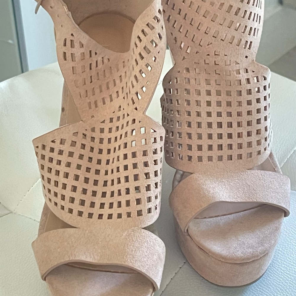 Cream platform Sandals. Size 8
